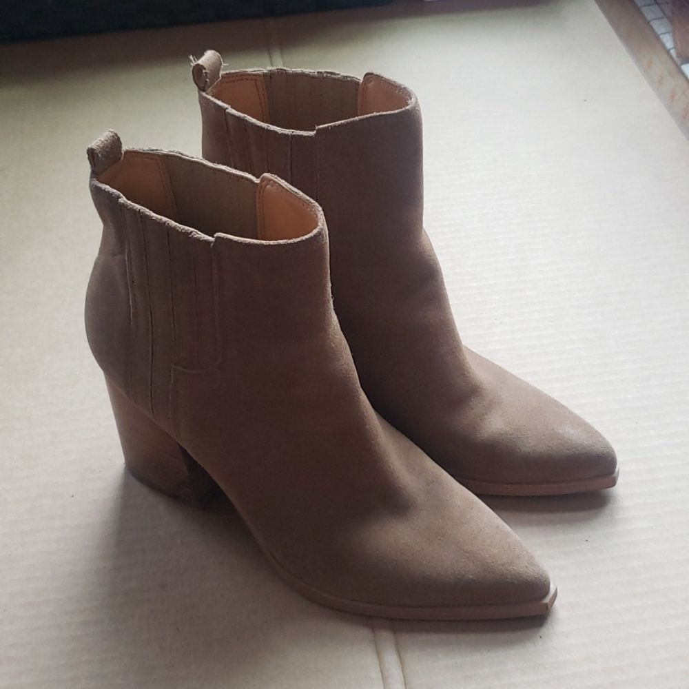 Marc Fisher Boots Womens 9 Tan Suede Ankle Western Block Heel Coastal Cowgirl